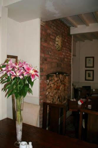 The Cross Keys Hotel Llanymynech Exteriér fotografie